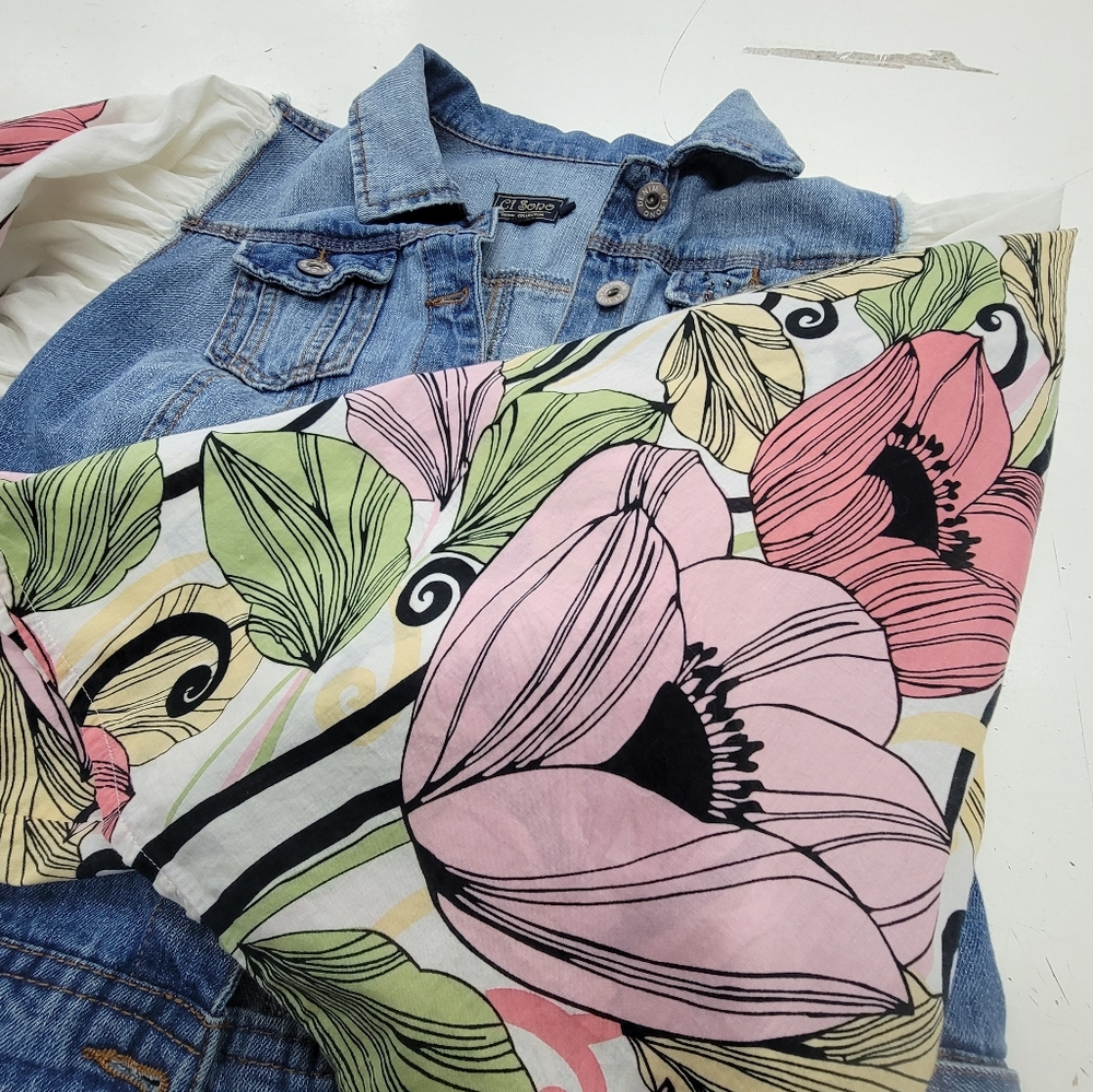**SOLD*******Bohemian Vibe Denim Jacket With Floral Bell Sleeves Upcycled Retro - Picture 9 of 11